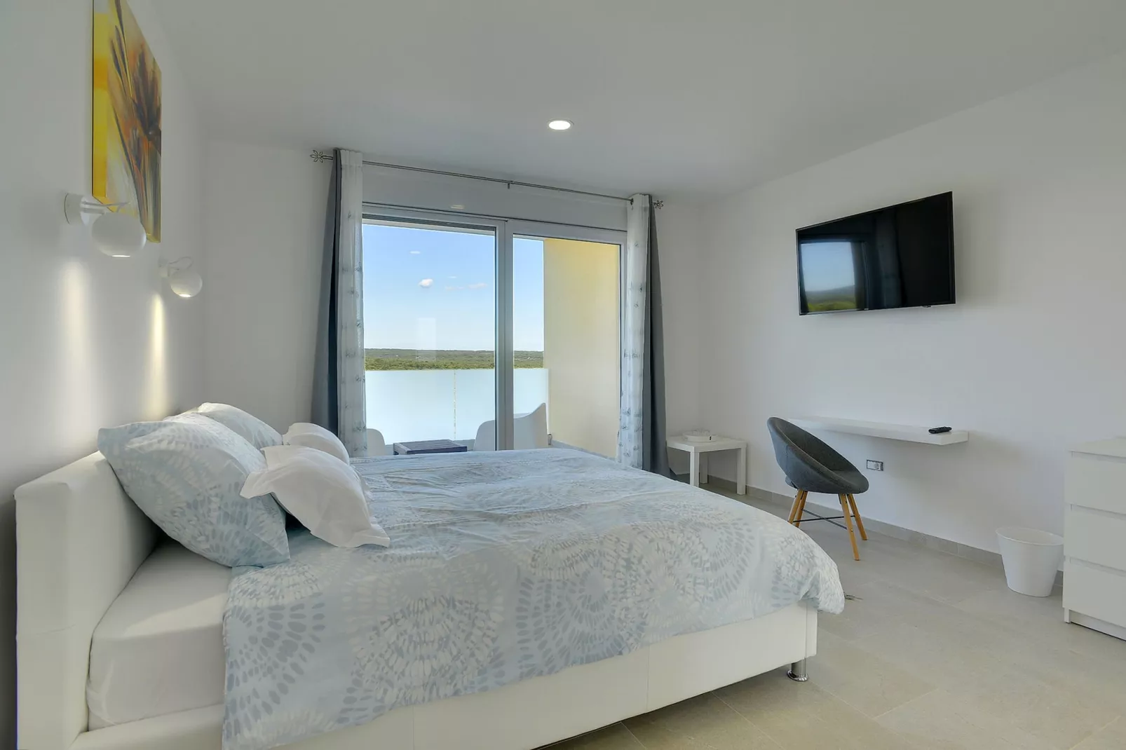 Villa White-Bedroom