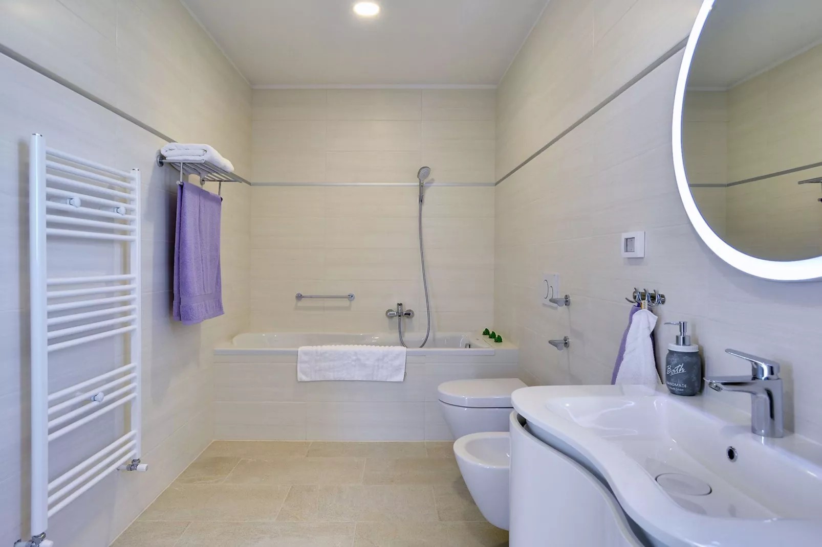 Villa White-Bathroom