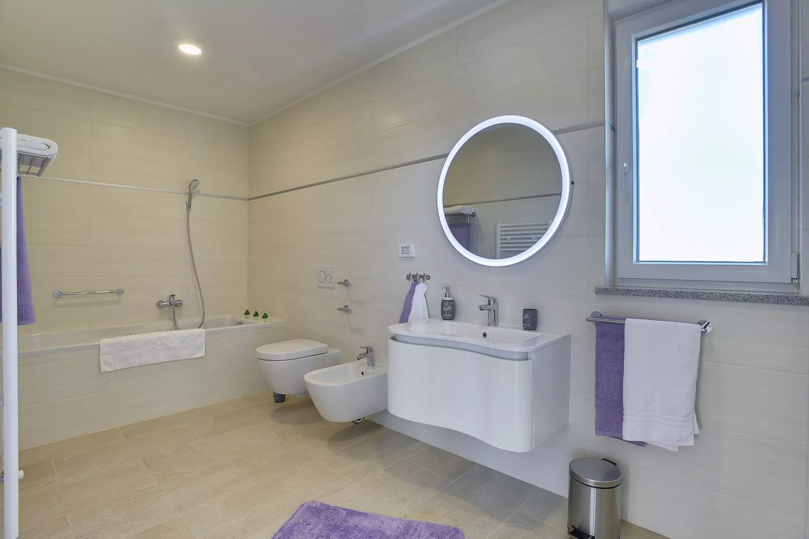 Villa White-Bathroom