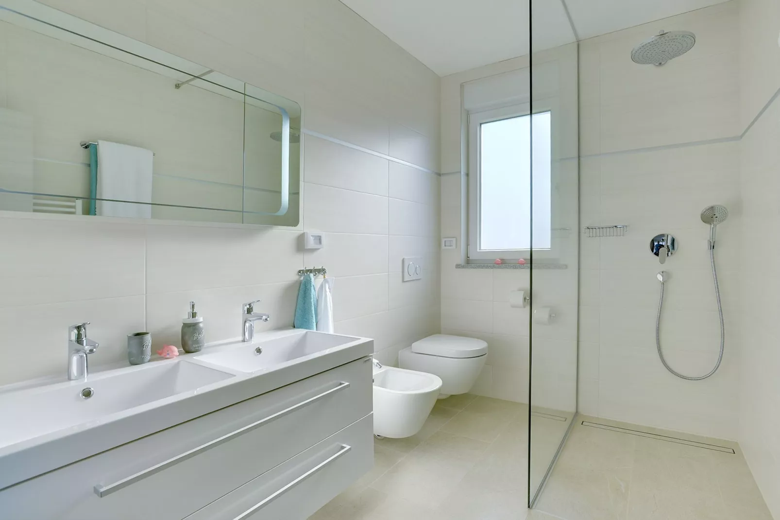 Villa White-Bathroom