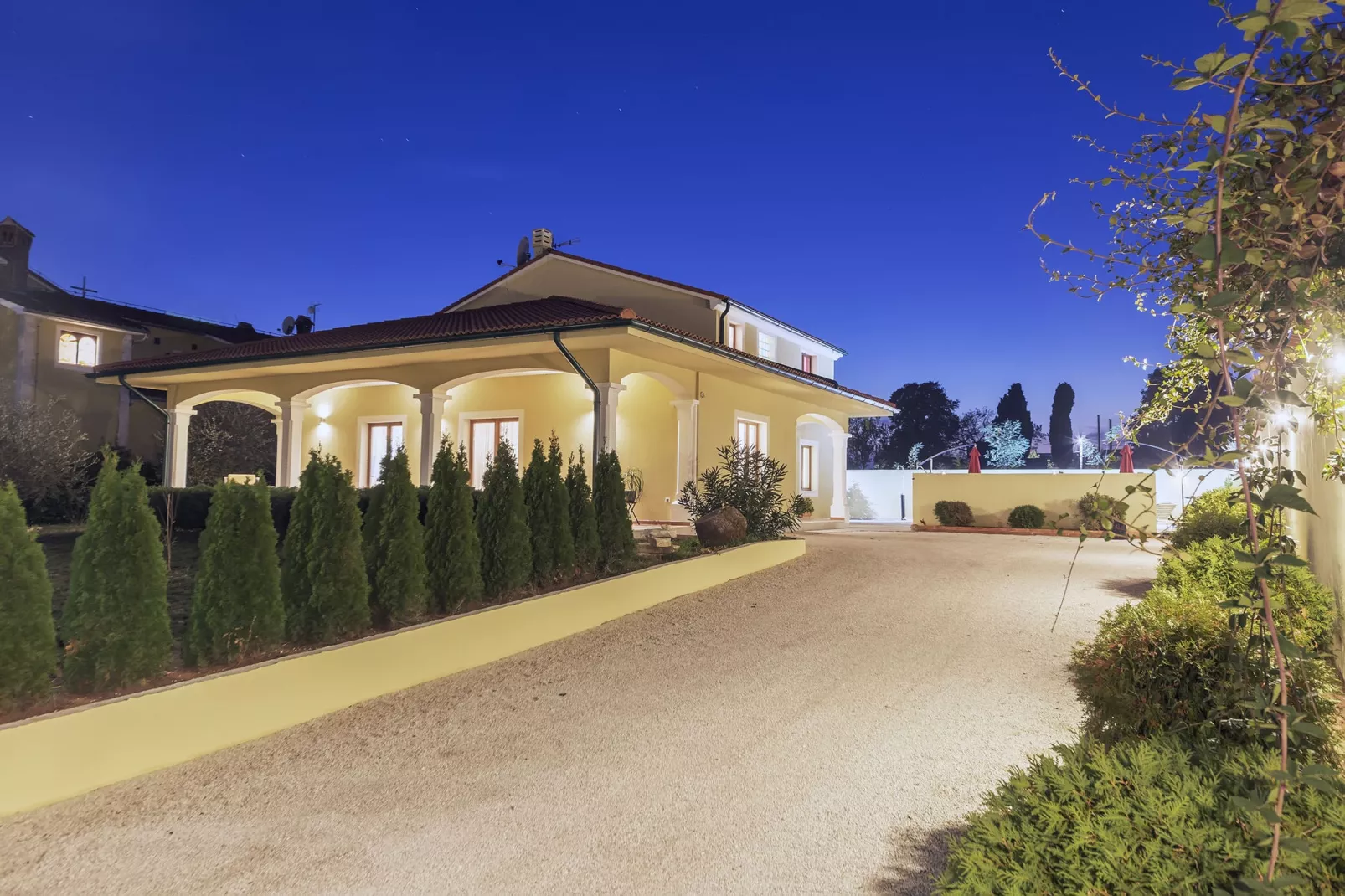 Villa Monique-Außenbereich Sommer