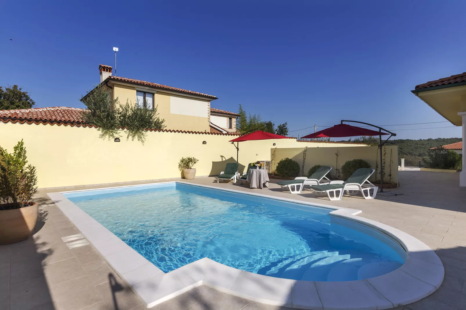 Villa Monique-Schwimmbad