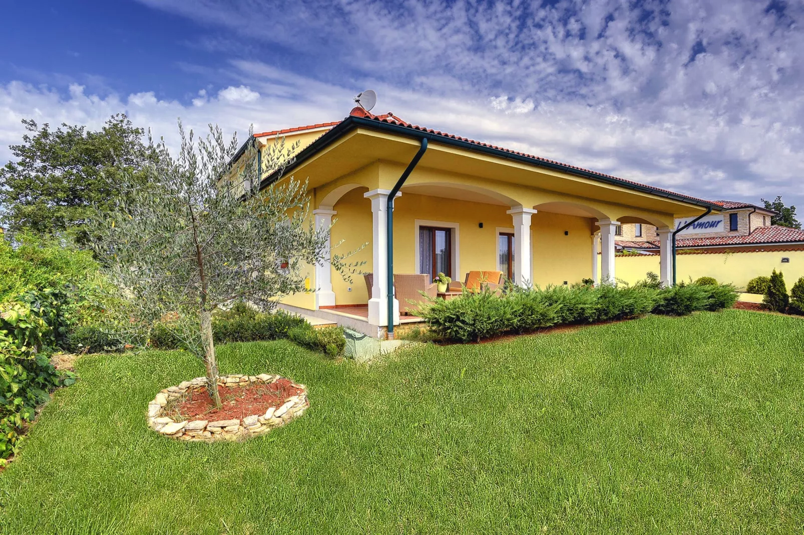 Villa Monique-Gärten Sommer