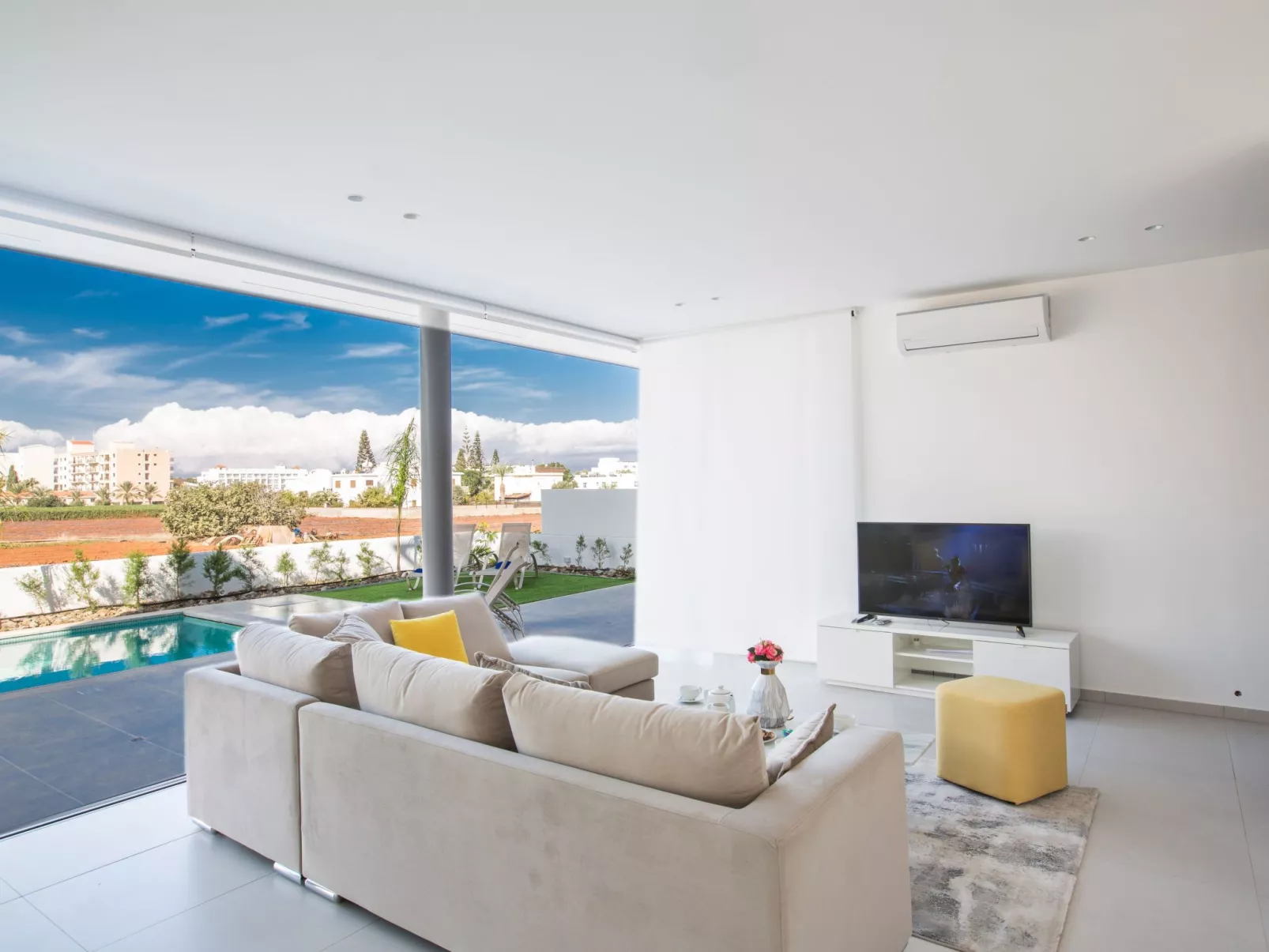 3-Schlafzimmer-Villa mit Pool, Dachgarten, Meerblick - Image-tags.info