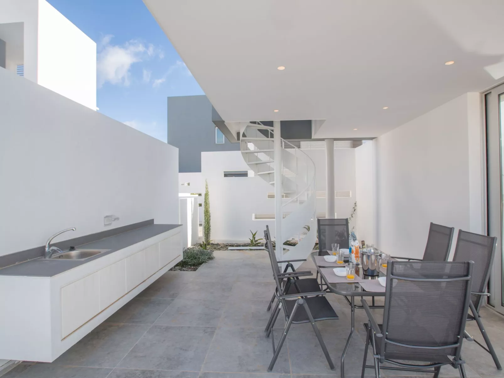 3-Schlafzimmer-Villa mit privatem Pool und Dachgarten - Image-tags.info