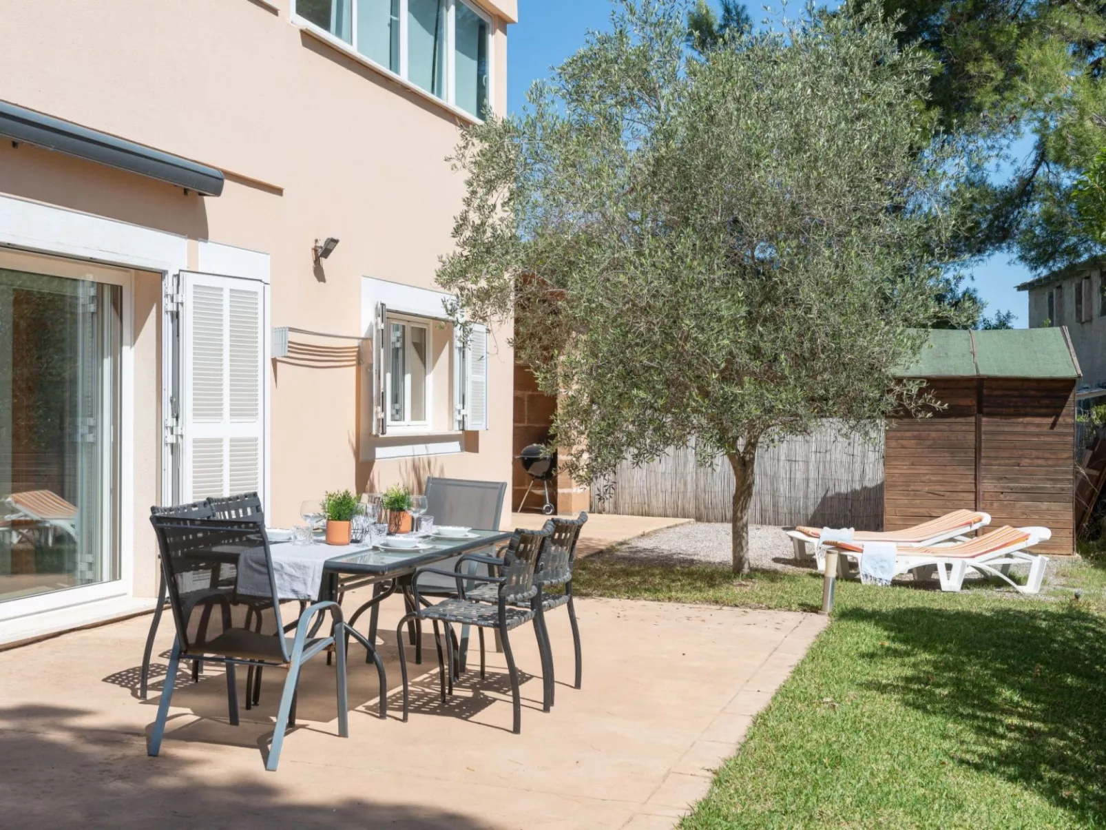 Haus mit Garten und Seeblick in Port d'Alcúdia - Image-tags.info