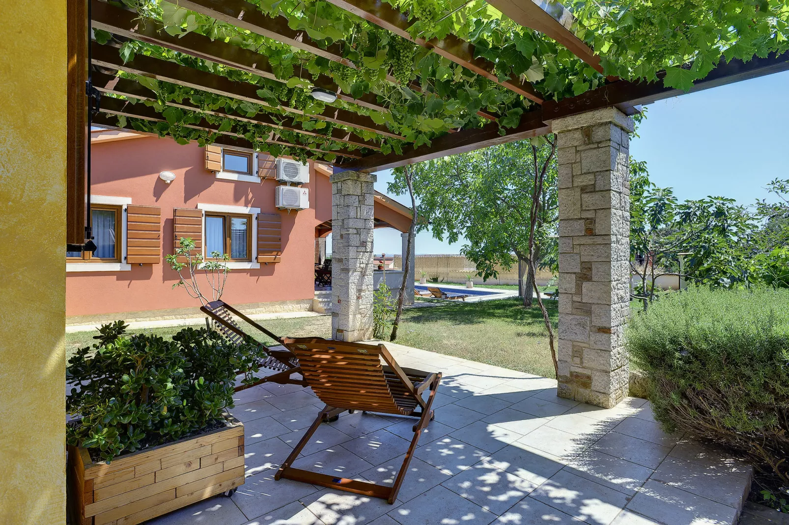 Villa Maria Betiga-Gardens summer