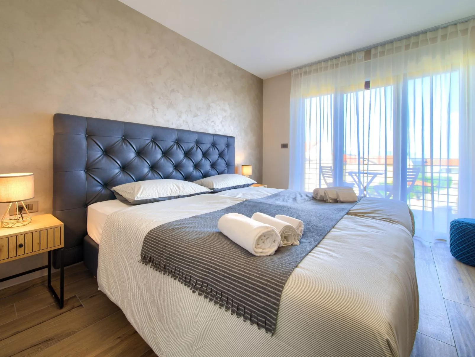 "Lana" mit Schwimmbad - Image-tags.info