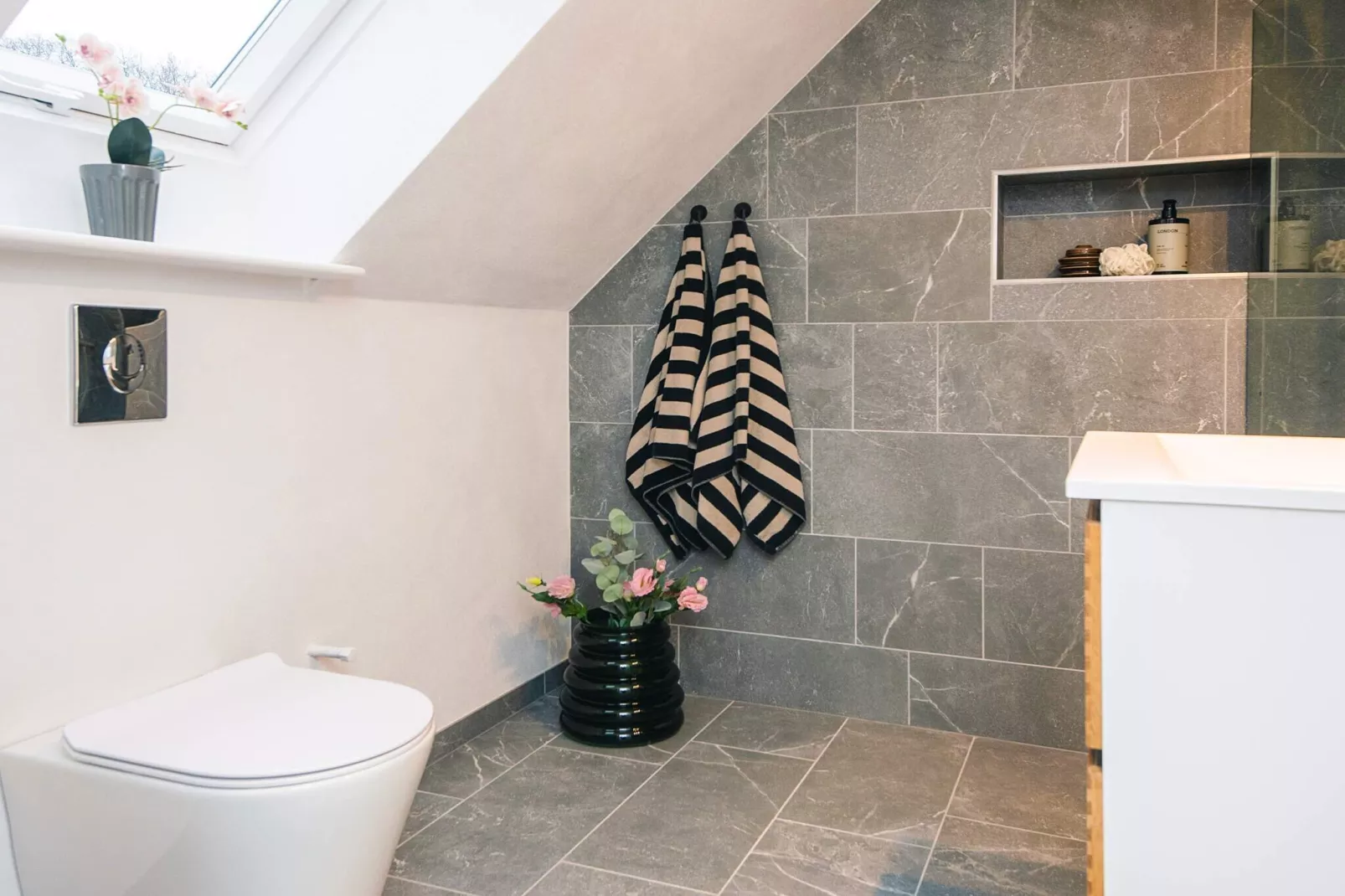 Nature Escape: Forest & Lake Access - Indoor