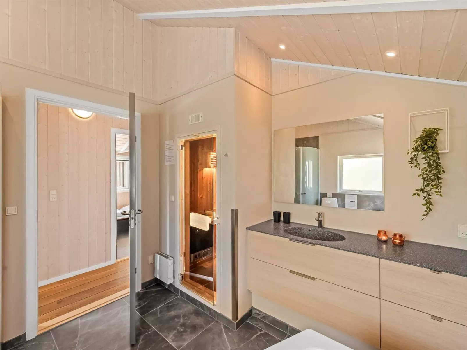 "Arine" - 700m to the fjord - Inside