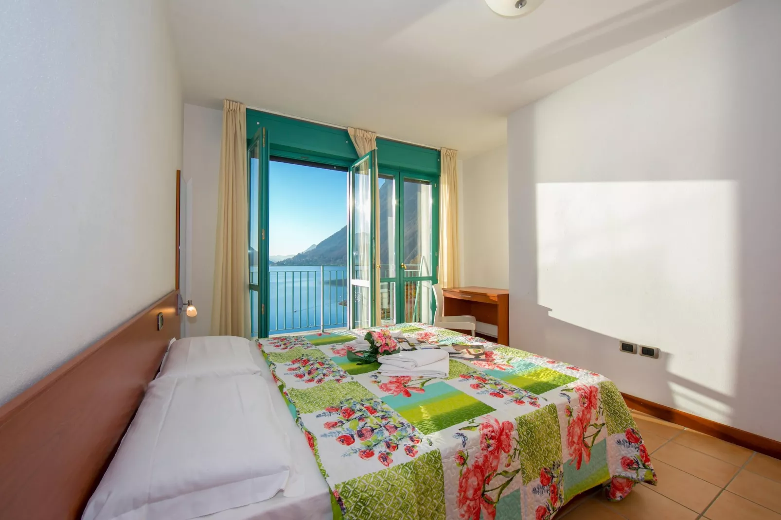 RESIDENCE PORTO LETIZIA - PALACE-1ROOM APT 4 PAX LAKE VIEW PLUS 8205 - P1LP4 - Bedroom