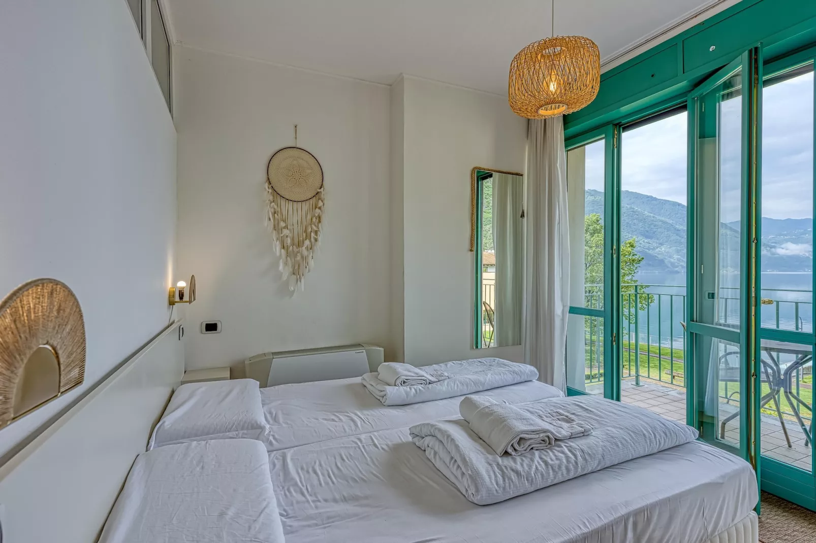 RESIDENCE PORTO LETIZIA - PALACE-1ROOM APT 4 PAX LAKE VIEW DELUXE 8206 - P1LD4 - Schlafzimmer