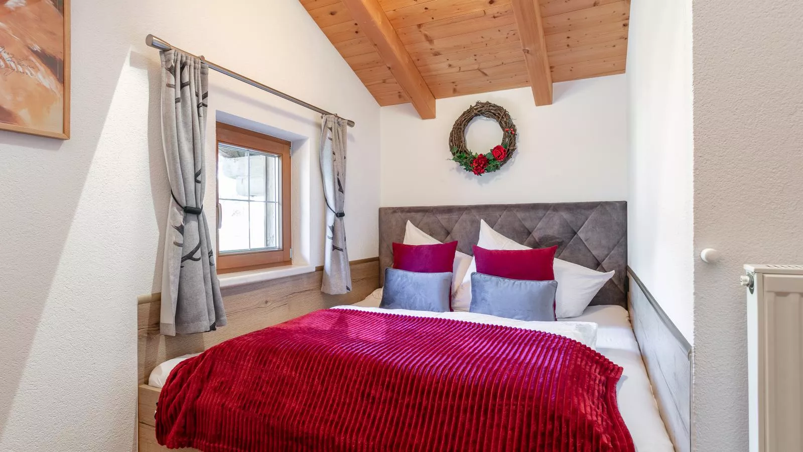 Rosalie-Lorena-Bedroom