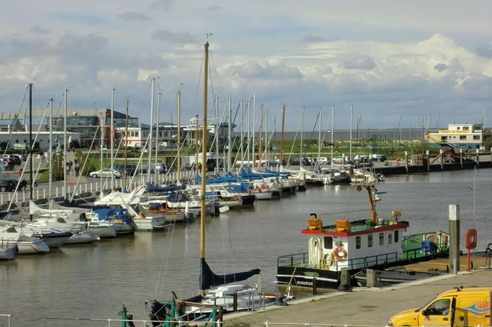 55576-Areas within 1km in summer