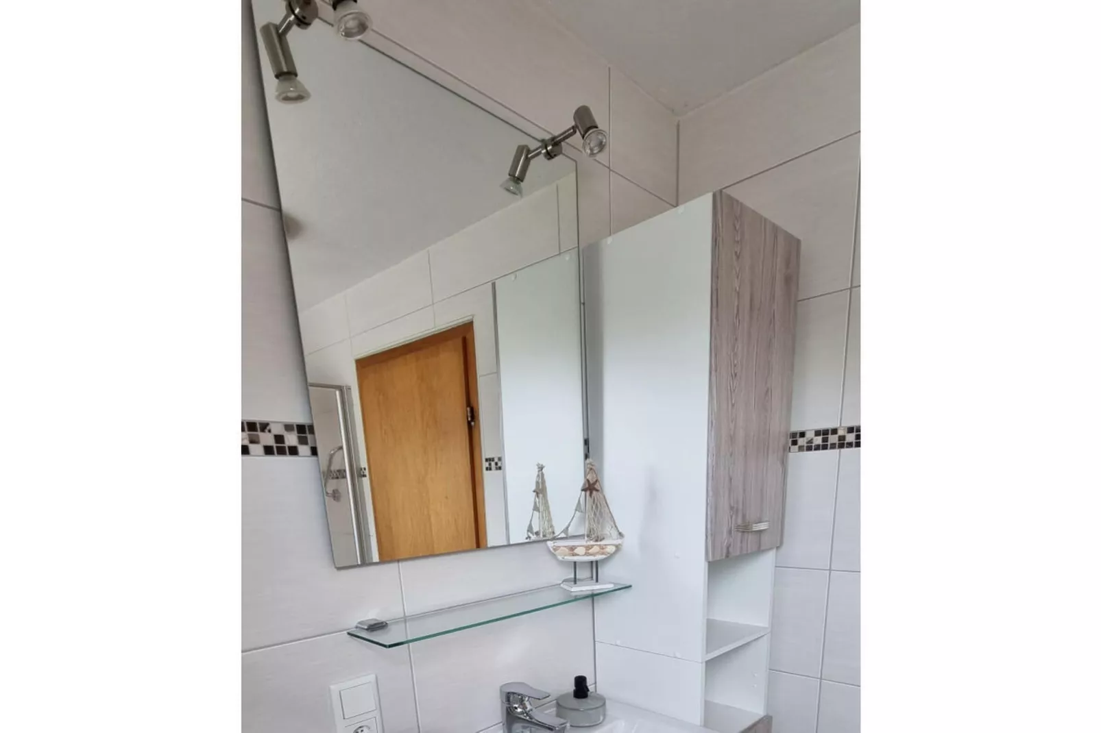 410843-Bathroom