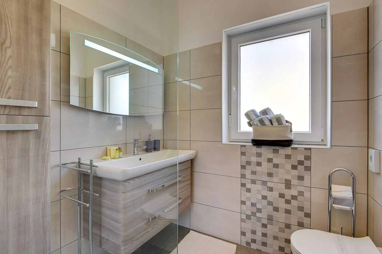 Villa Sunny Home-Badezimmer