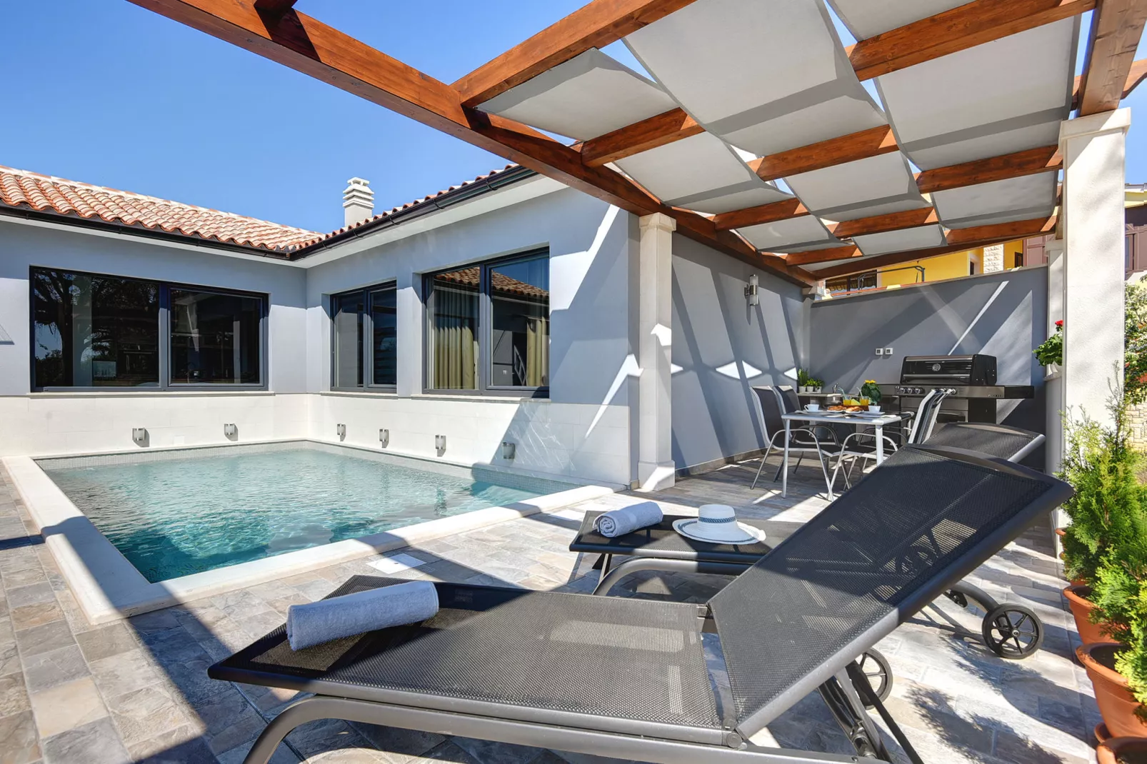 Villa Sunny Home-Schwimmbad
