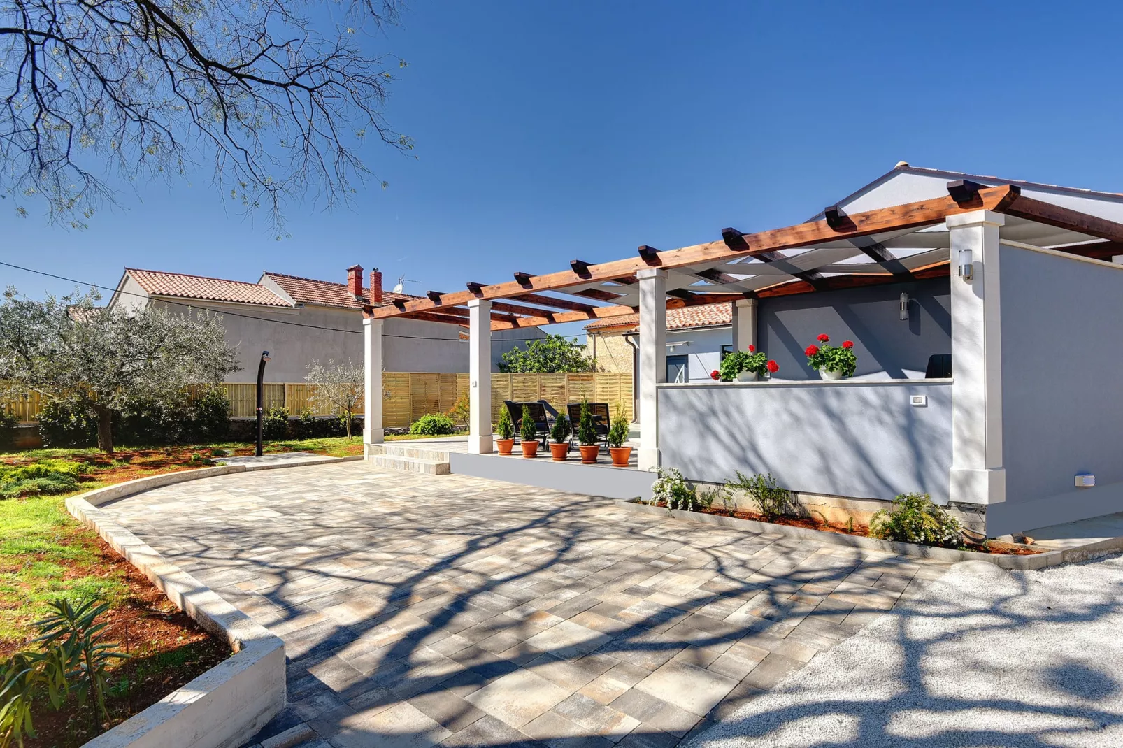 Villa Sunny Home-Außenbereich Sommer
