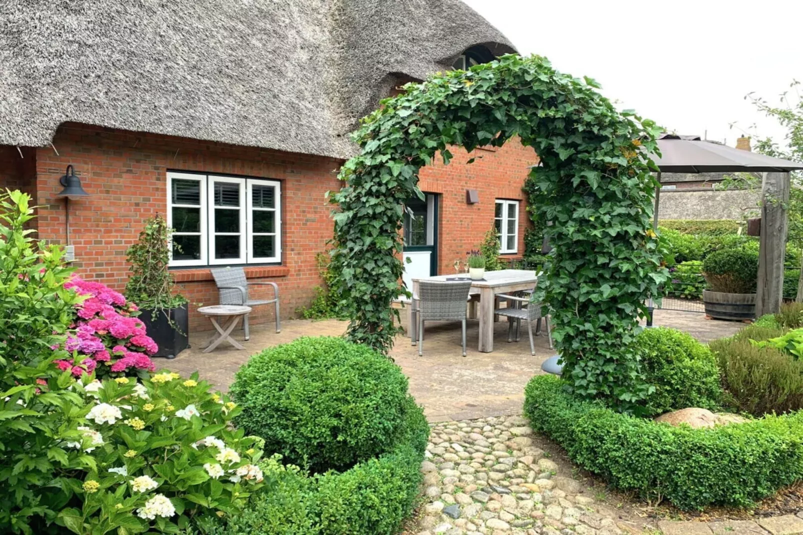 311436-Terrace balcony