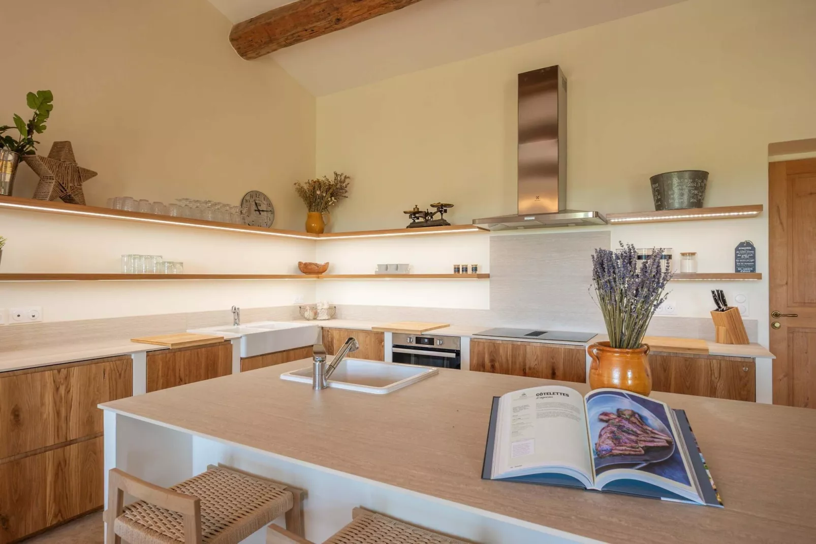 Le Mas Elaïa  votre havre familial avec piscine privée-Cuisine