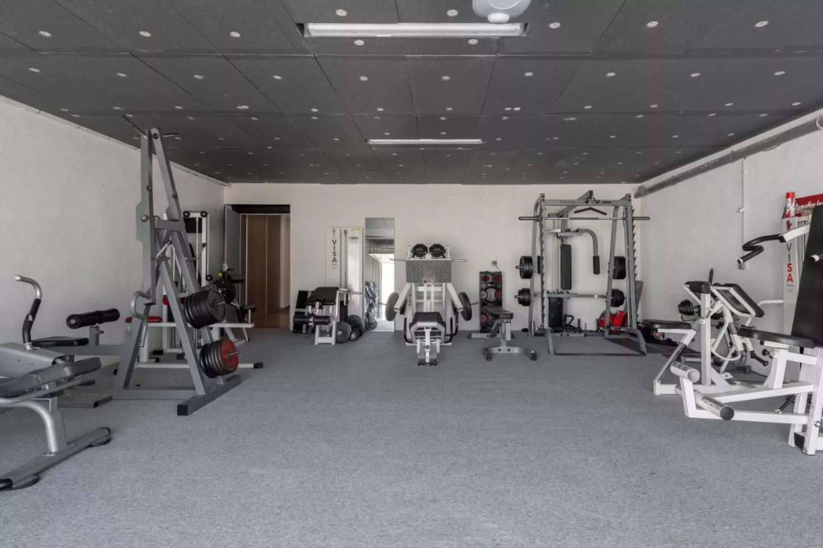 Villa avec piscine chauffée spa salle sport et cinéma-Salle de sport