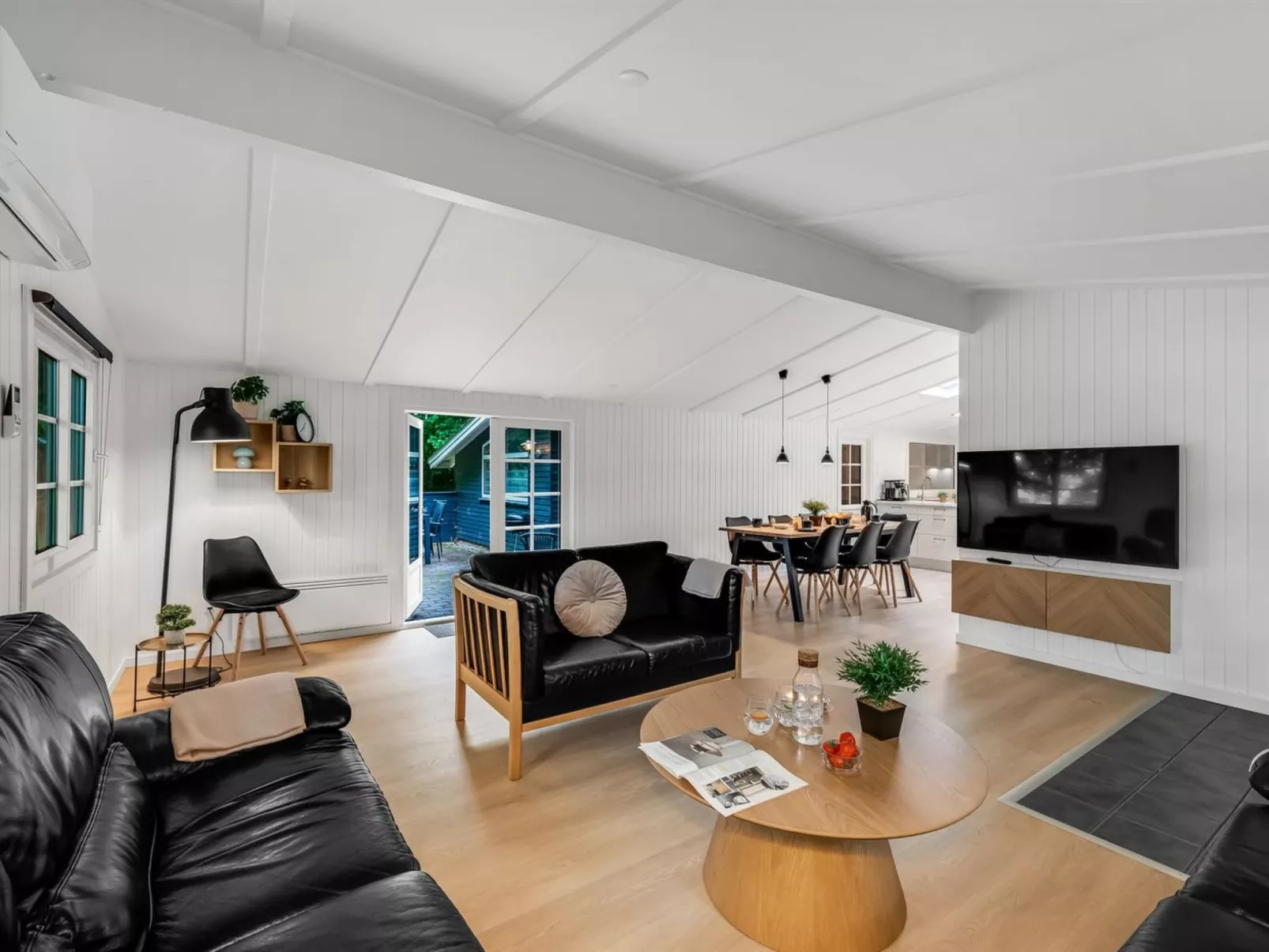 "Mena" - 10km from the sea-Drinnen