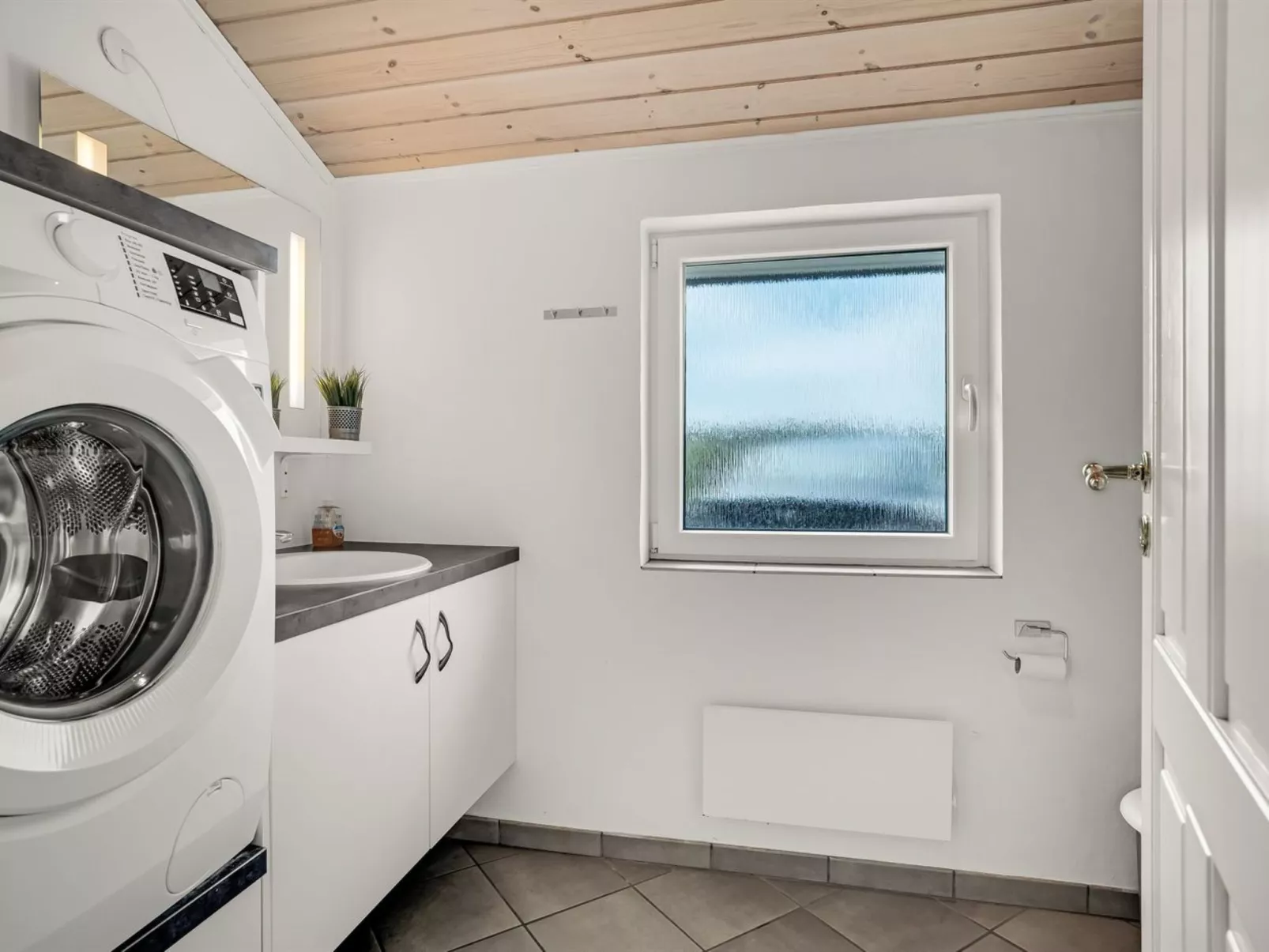 "Nimrod" - 70m from the sea-Dedans