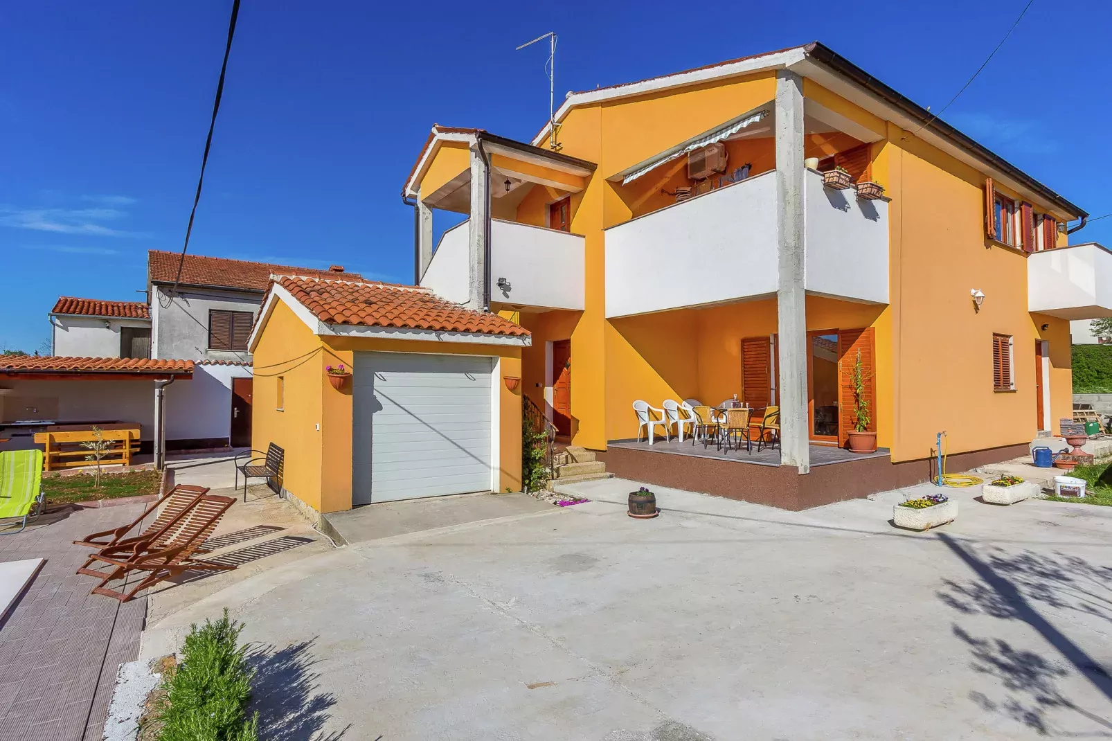 Villa Ninetta-Exterior summer