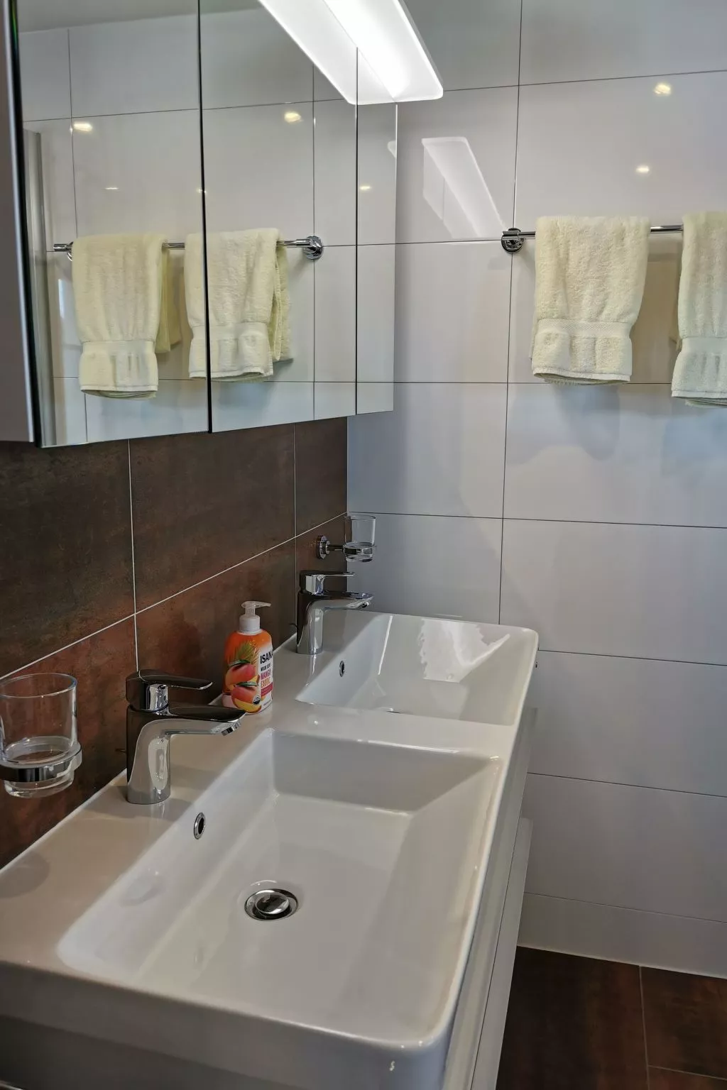 Mit komplett eingerichteter Küchenzeile im Wohnraum - Image-tags.info