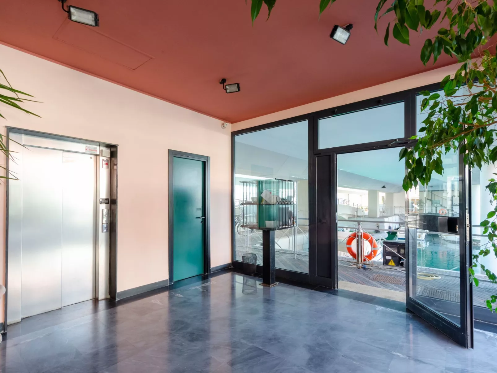 Dock of the Bay Genova, 2b 1b, 2 garage e balcone - Image-tags.info