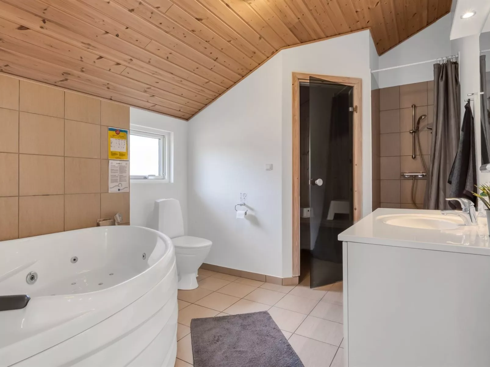 "Botwith" - 2.8km from the sea - Drinnen