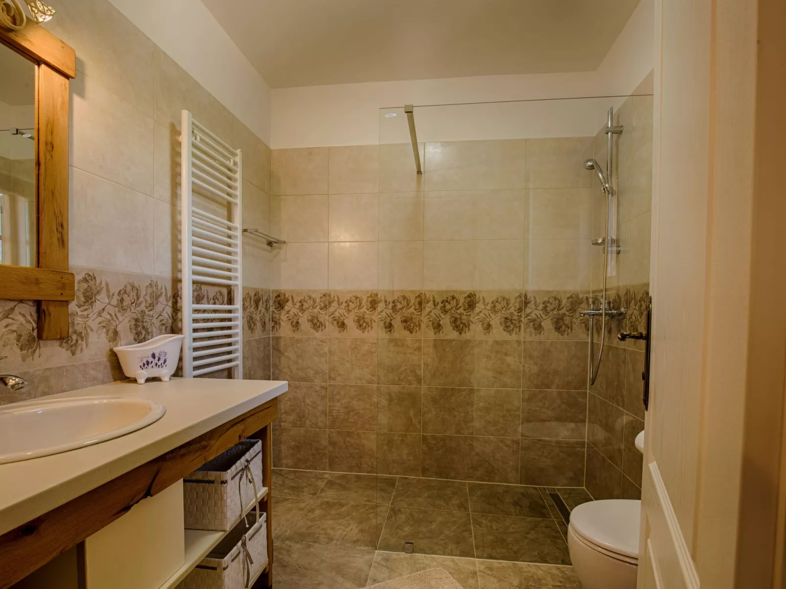 In Kras mit privatem Parkplatz - Image-tags.info