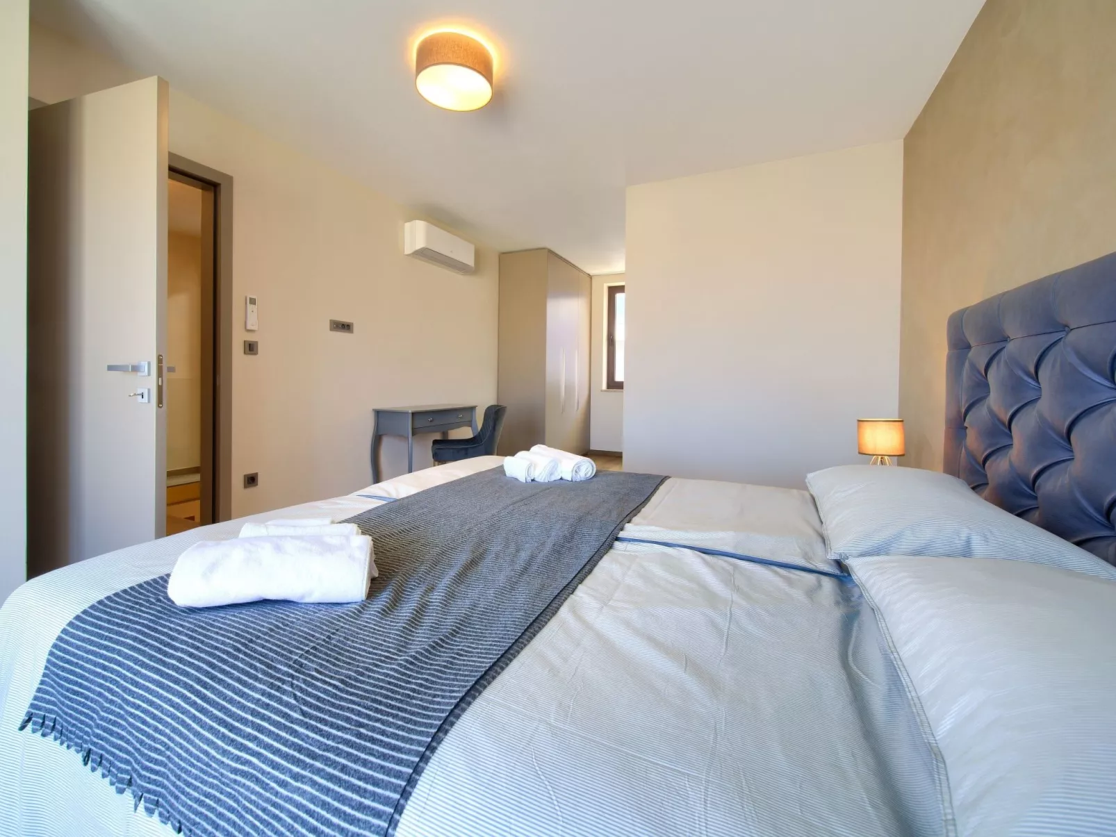 "Lana" mit Schwimmbad - Image-tags.info