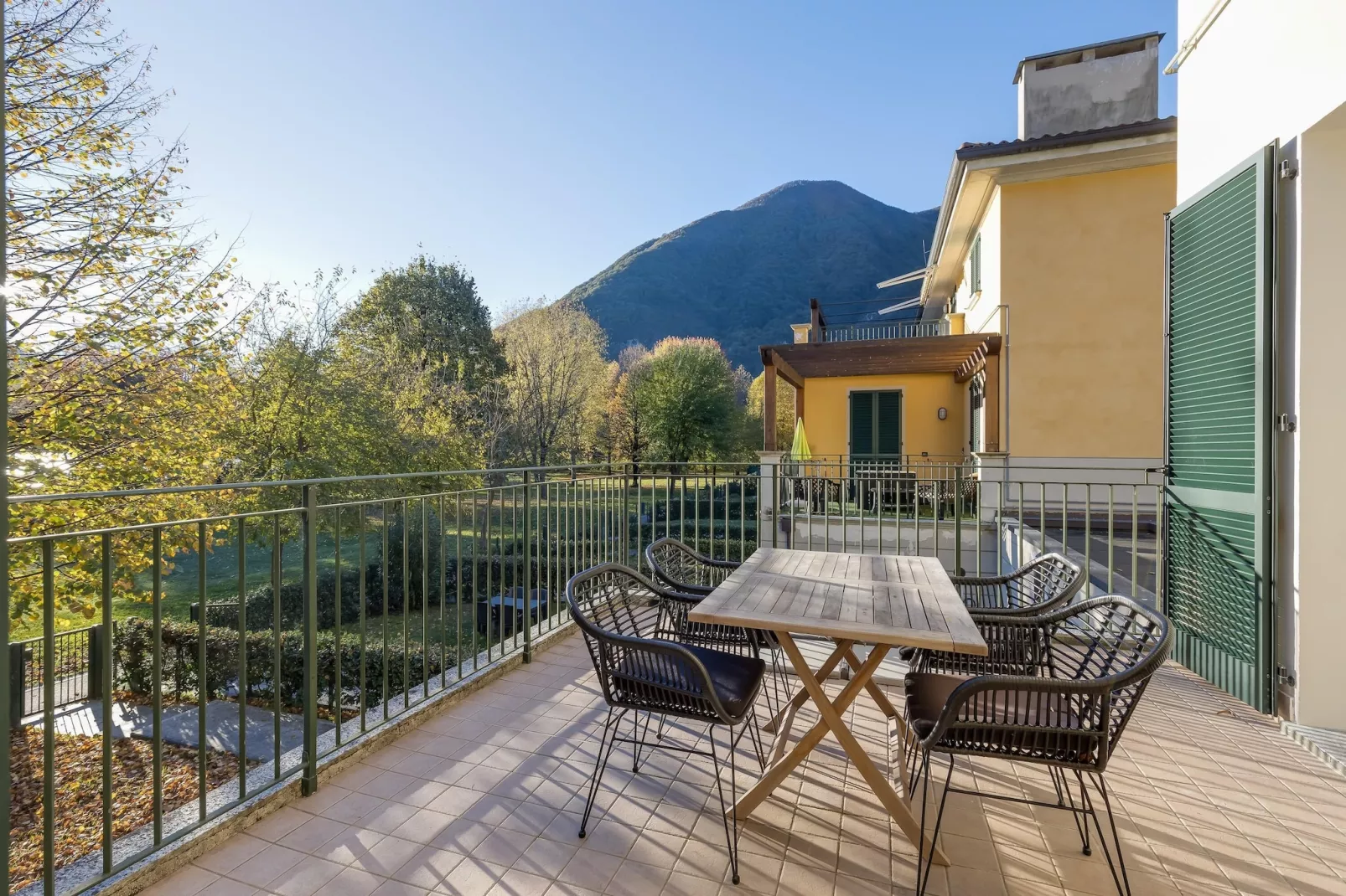 RESIDENCE PORTO LETIZIA - VILLAS-BILOCALE 4 PAX VISTA LAGO PLUS 8215 - V1LP4 - Terrasse/Balkon