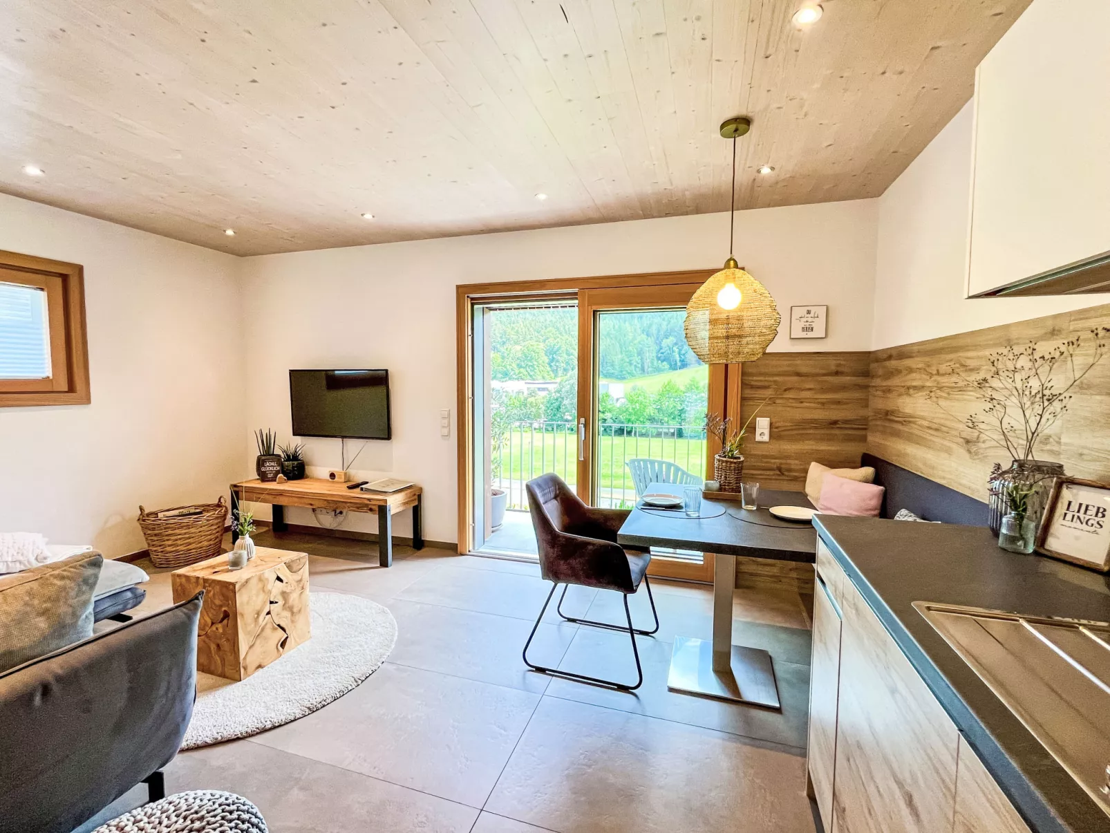 Kinast (HFT201)-Inside