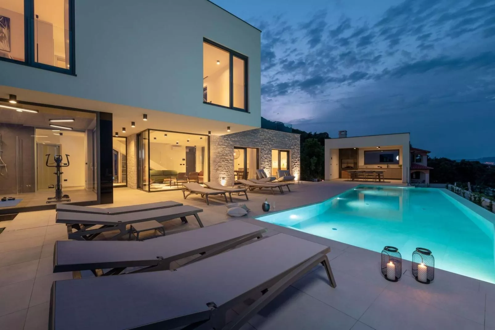 Villa rOvni-Außenbereich Sommer