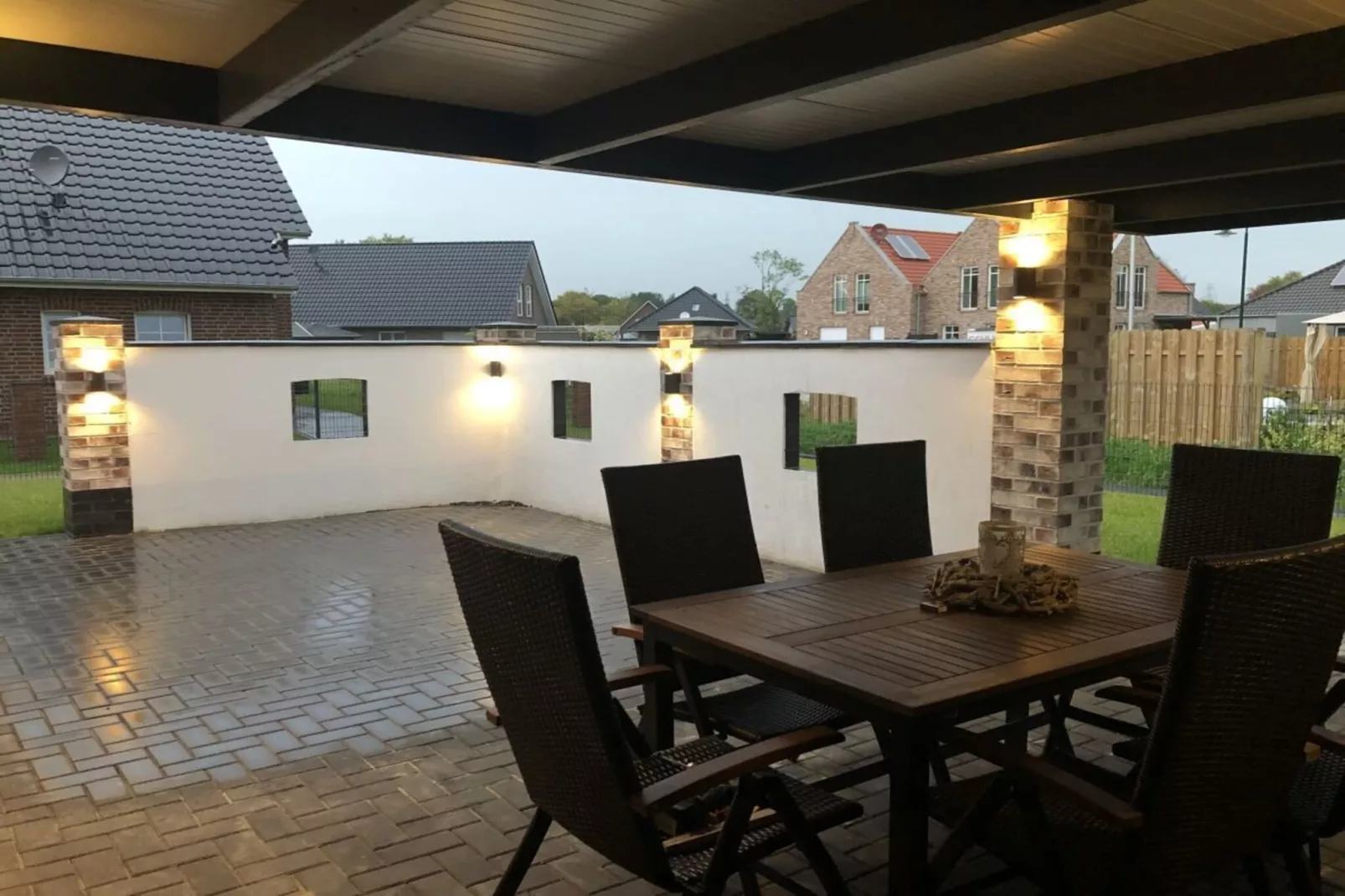 352700-Terrasse/Balkon