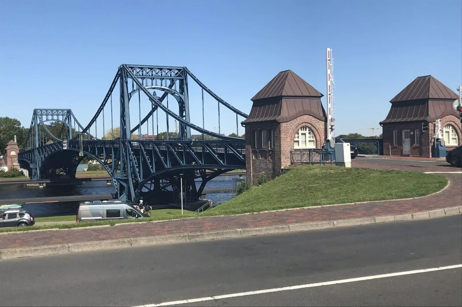 293990-Areas within 5km in summer