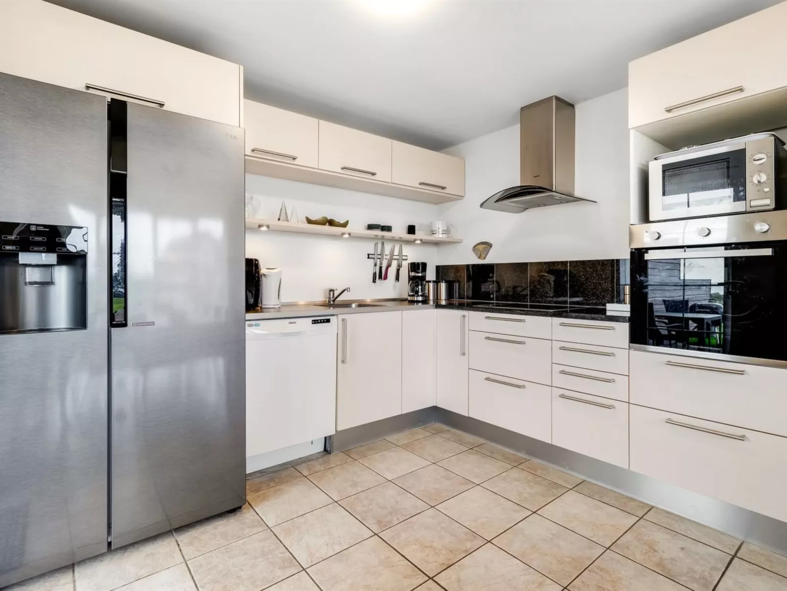 "Auwe" - 3.5km from the sea-Drinnen