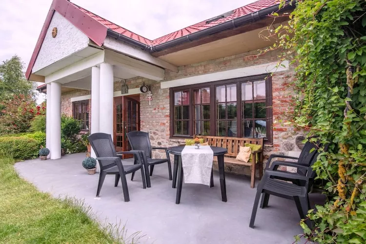 Angelino-Terrace balcony