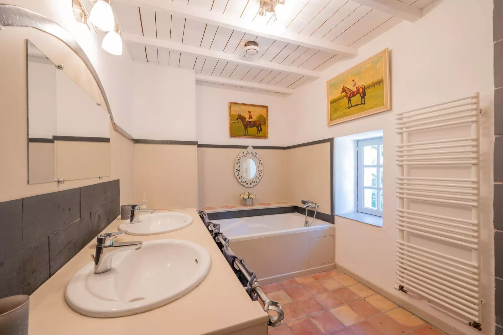 Grand Mas climatisé Arles-Badezimmer