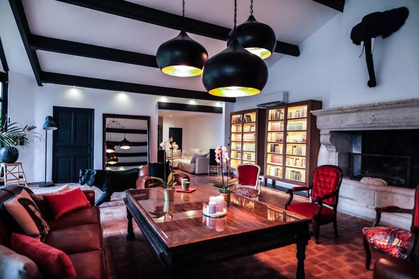 Charmant Mas Provençal avec piscine et jacuzzis-Living room