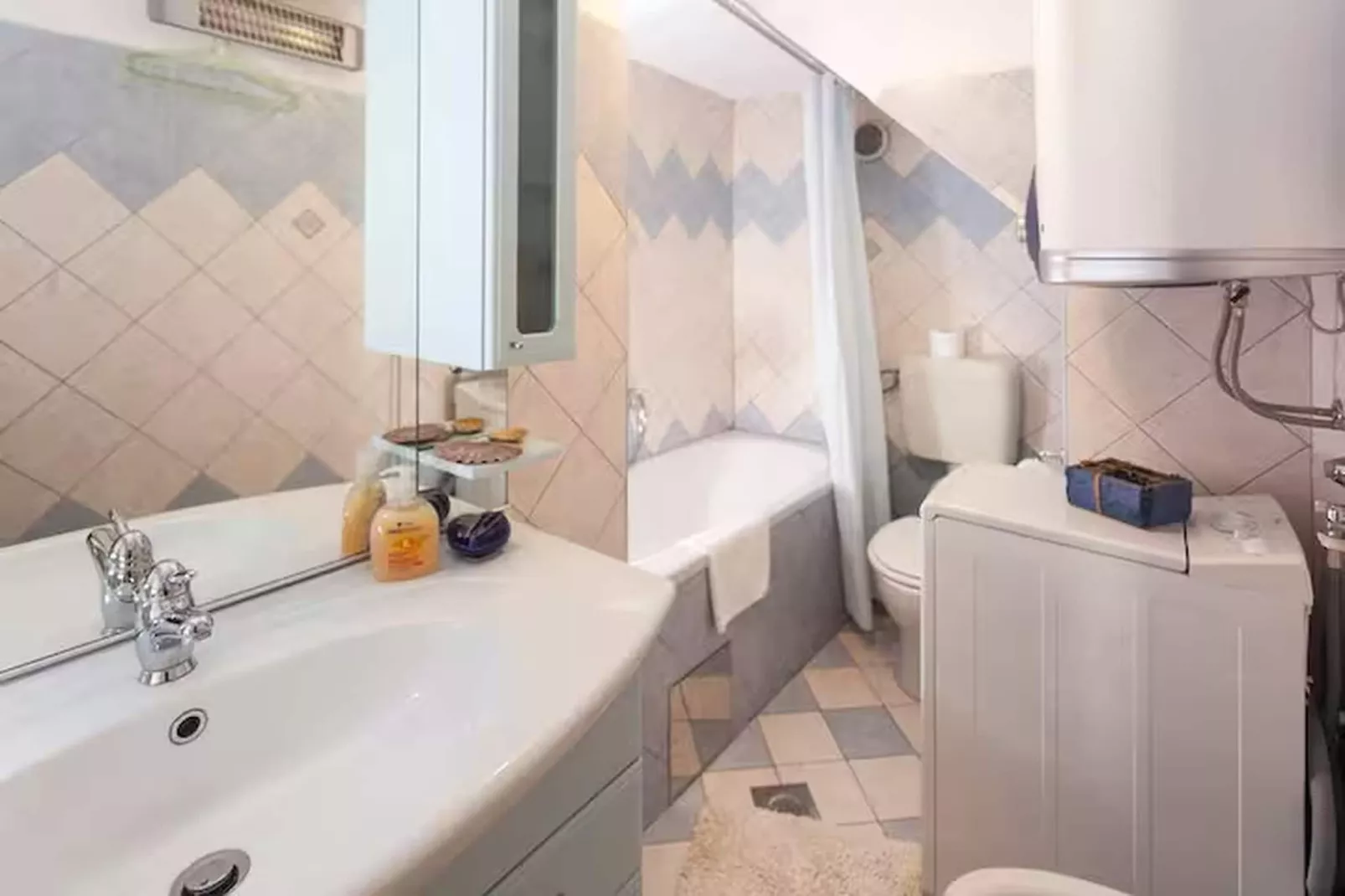 Holiday Home Lucia-Badezimmer