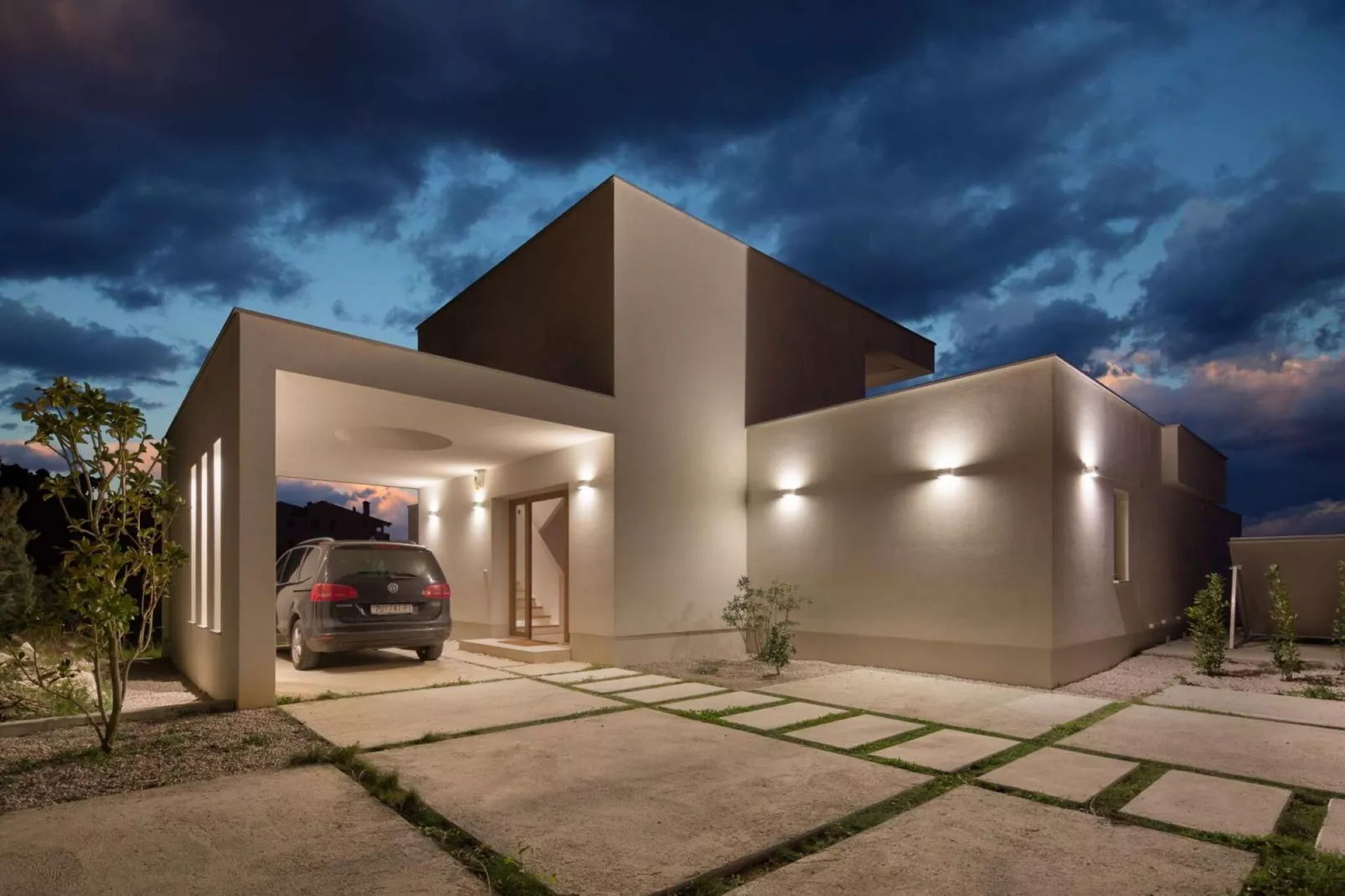 Villa Mayan-Exterior summer