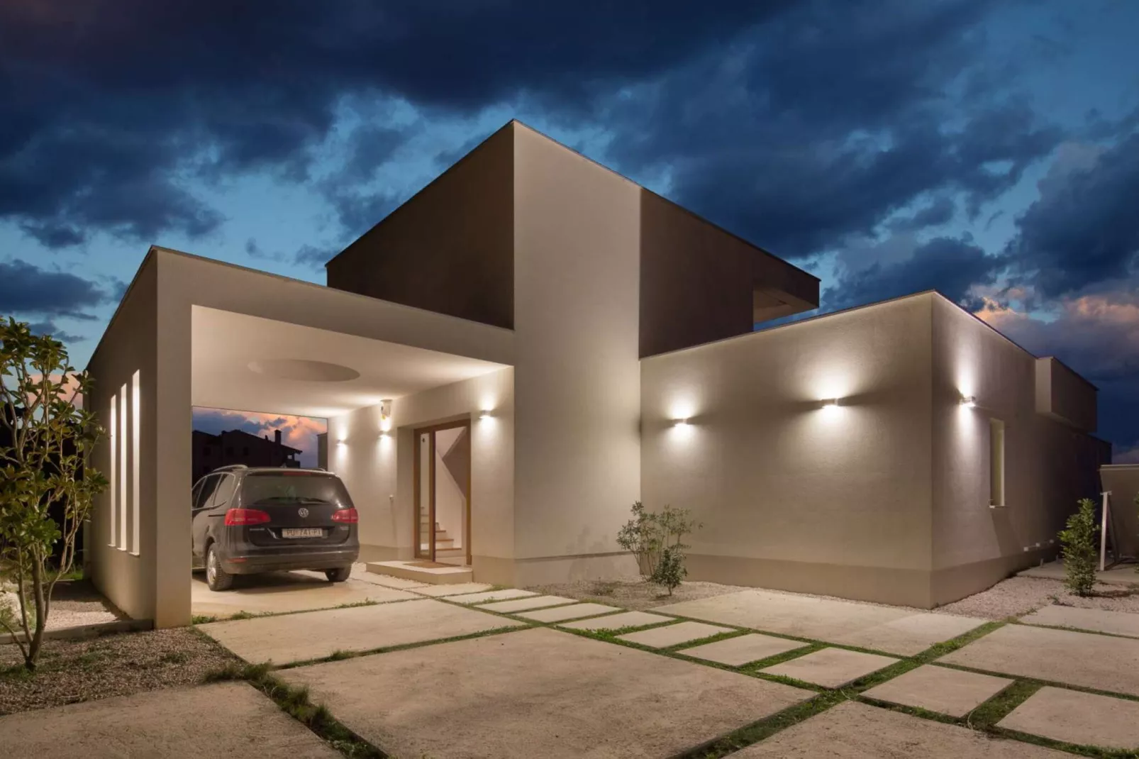 Villa Mayan-Exterior summer