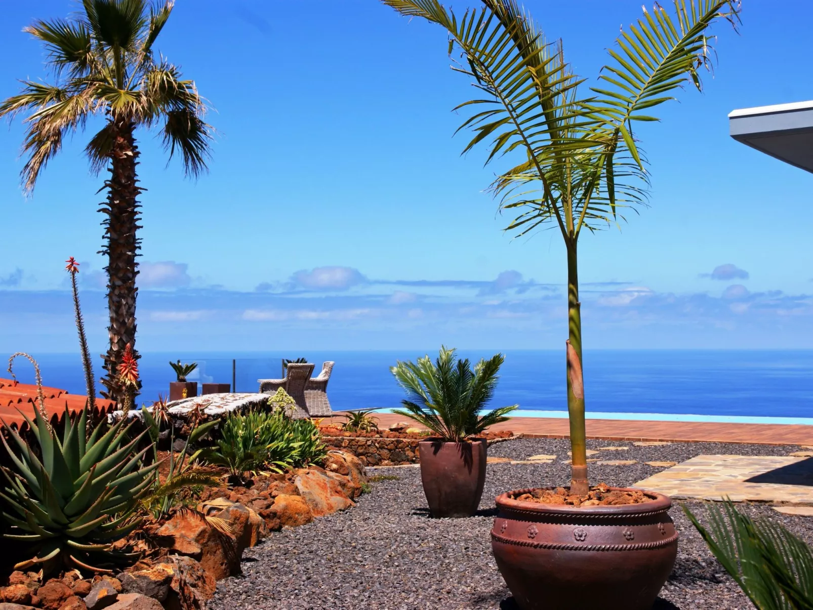 Moderne Architekten-Villa mit Infinity-Pool und Meerblick - Image-tags.info