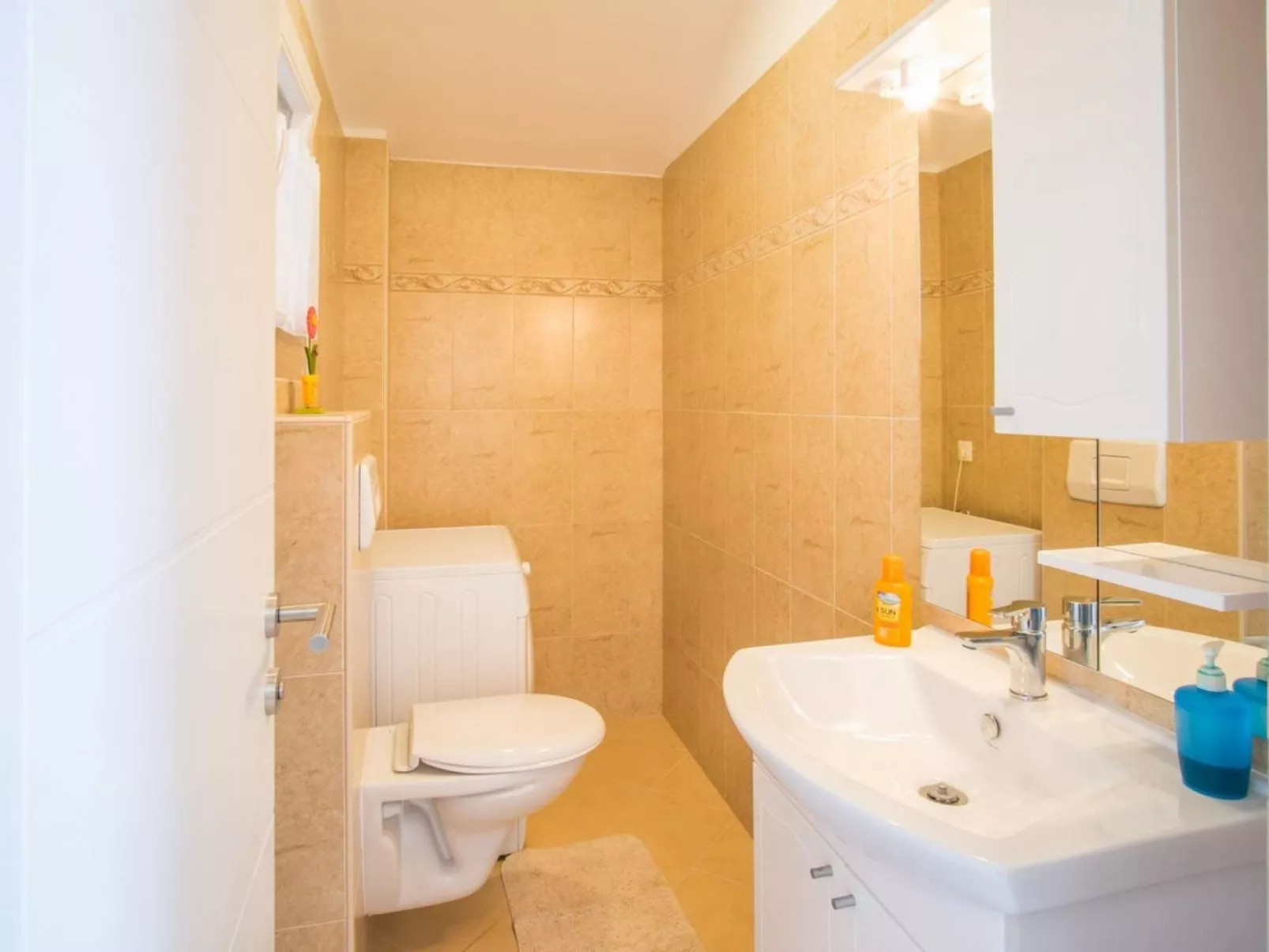 "Mela" mit Blick auf das Wasser - Image-tags.info