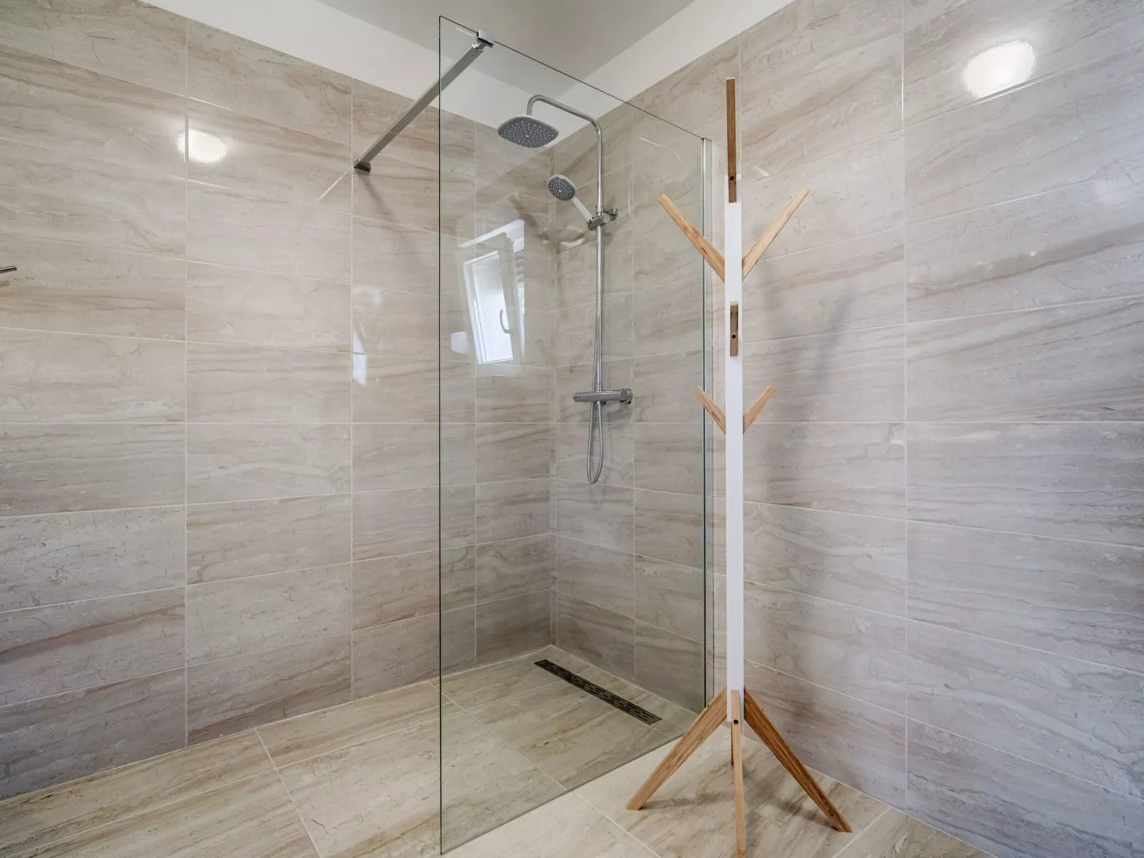 Schönes Haus in Pinezići mit privatem Parkplatz - Image-tags.info