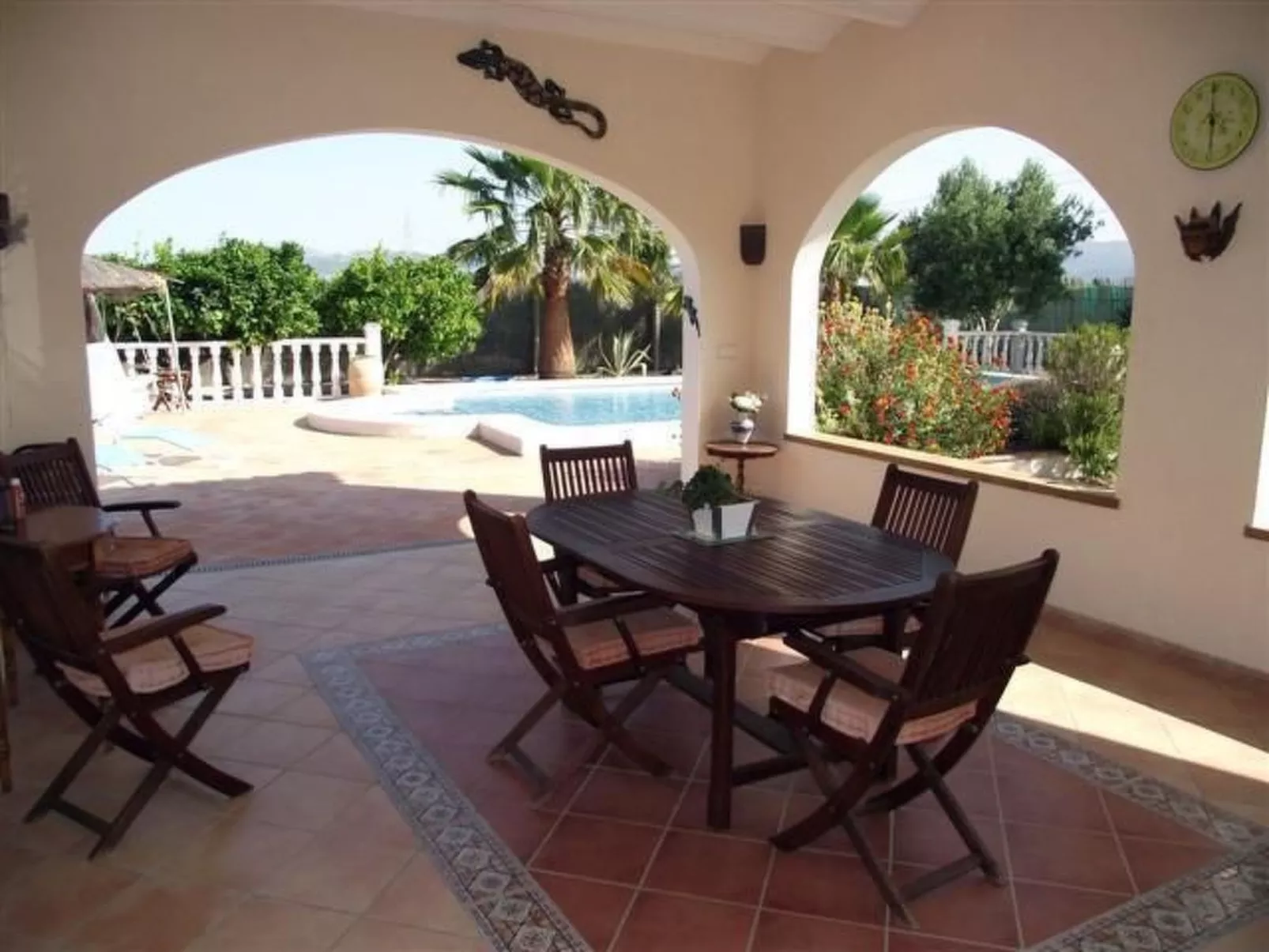 Villa im spanischen Stil mit großem Pool und ein - Draußen