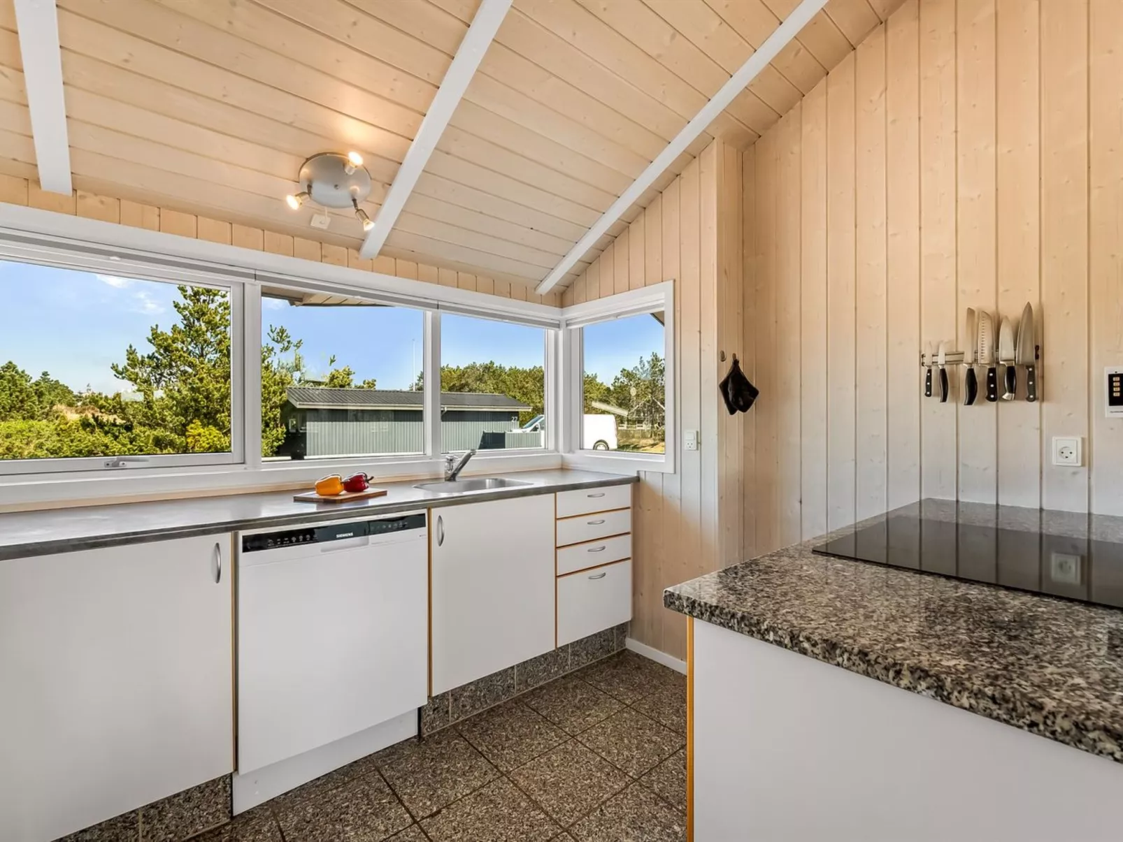 "Arine" - 700m to the fjord - Inside